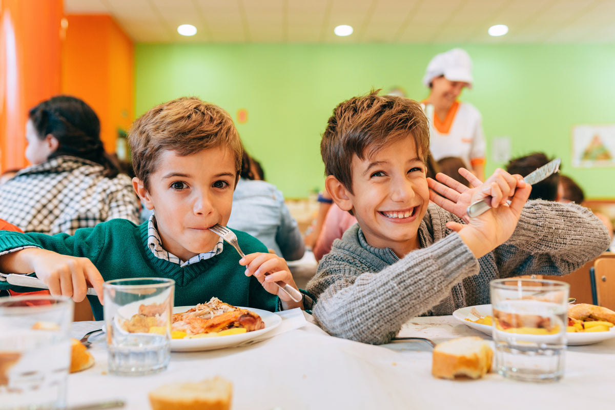 kids eating allergy-friendly, gluten-free school lunch